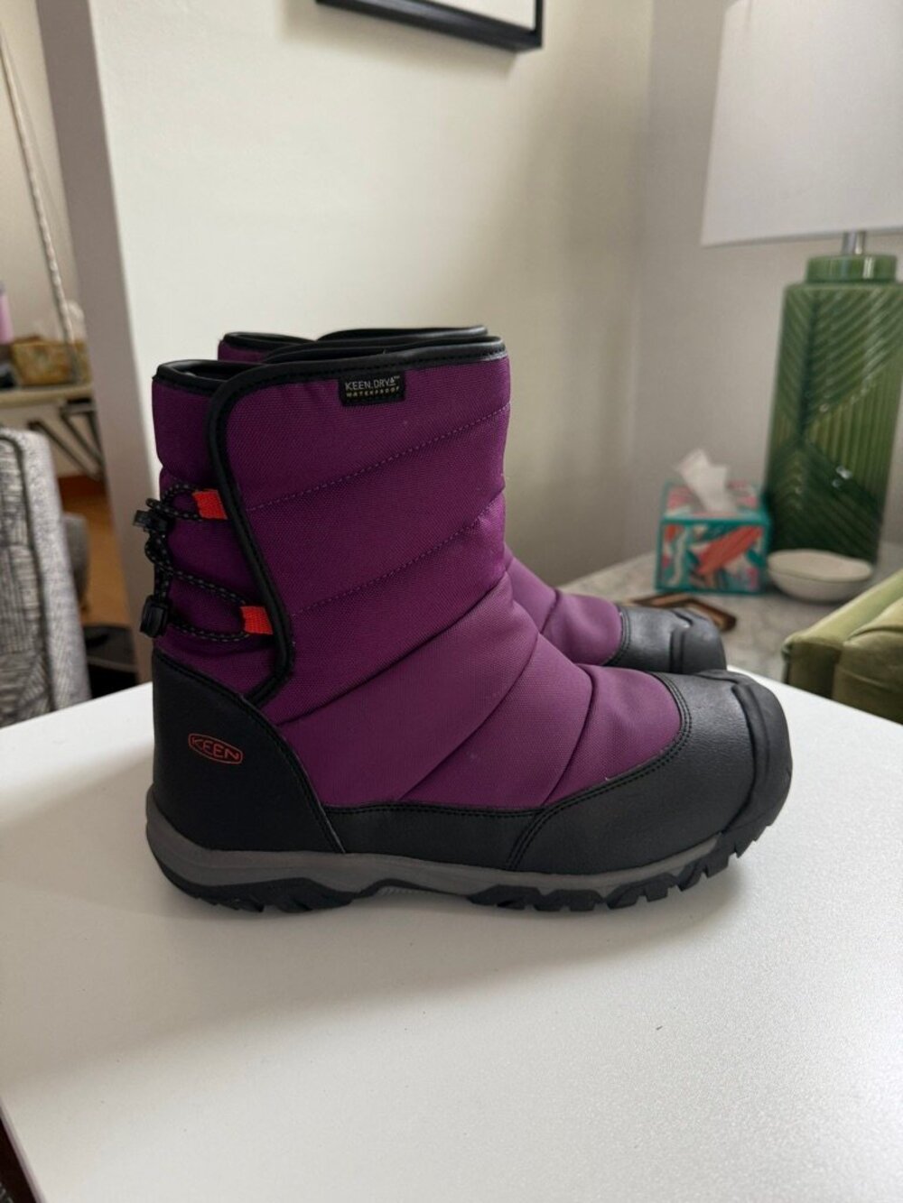 KEEN Winter Boots size 7 Big Kid